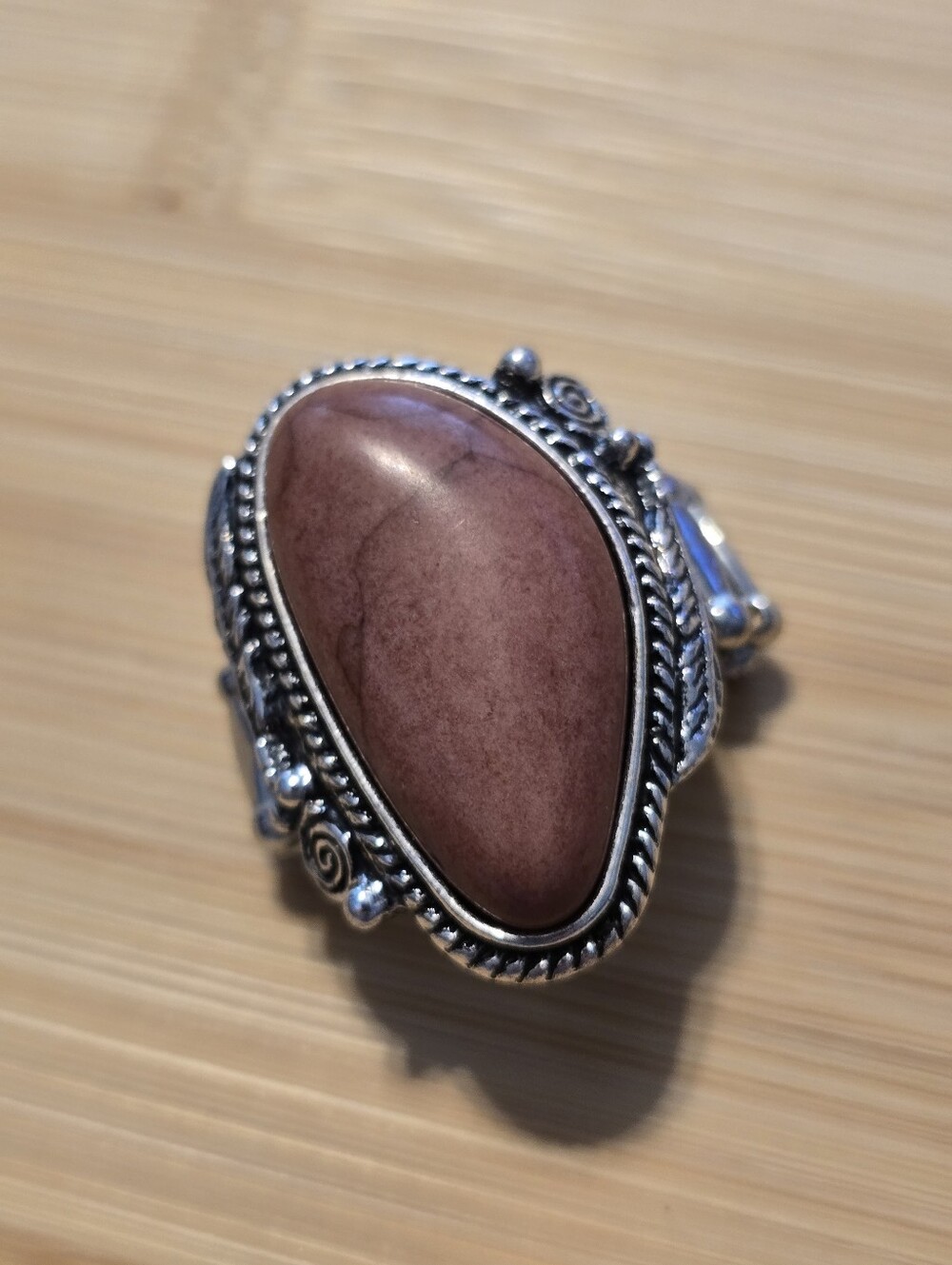 🗿 Mojave Magic Brown Ring Antiqued Silver Twist Bead Frame Stretch